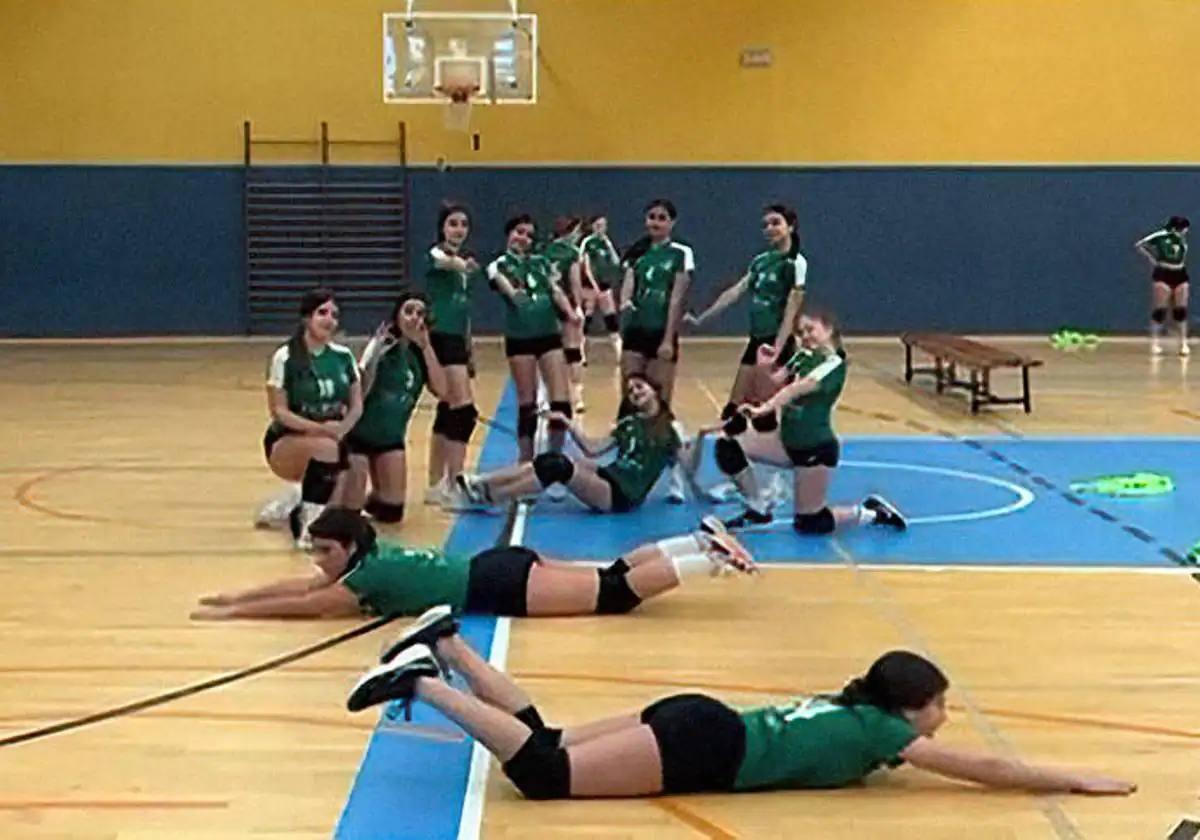 Los equipos infantil y cadete de voleibol terminan la temporada regular