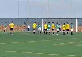 Momento de la agresión del número 2 visitante a Hugo