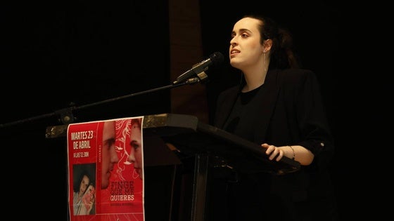 La valverdeña Andrea Romero presenta su último libro 'Finge que me quieres'