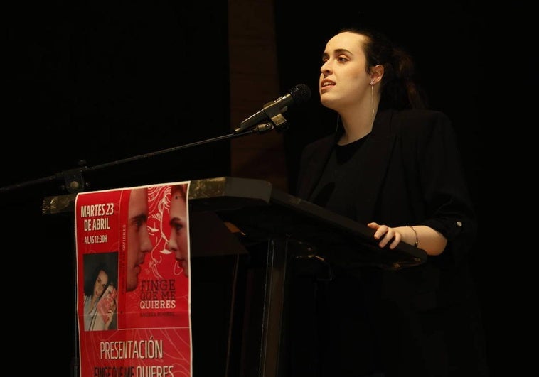 Andrea durante la presentación de su libro 'Finge que me quieres'