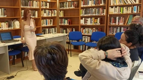 Luz Milagros presenta su obra 'La luz de mi vida'