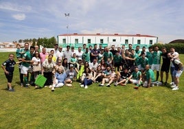 Jugadores, cuerpo técnico, familiares y amigos despiden a Aitor