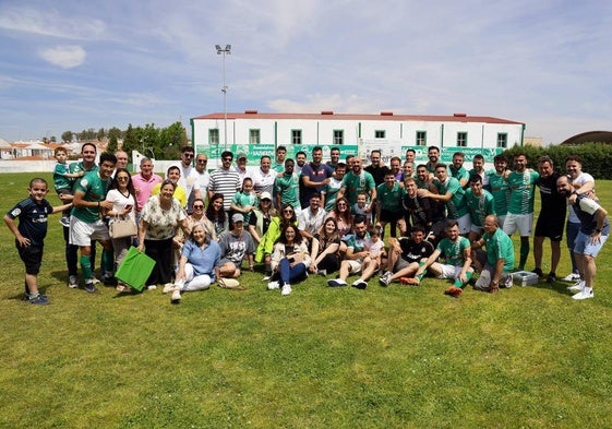 Jugadores, cuerpo técnico, familiares y amigos despiden a Aitor