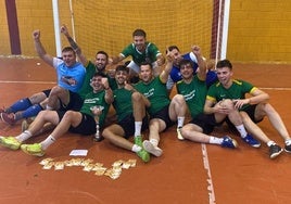 Los campeones celebrando la victoria