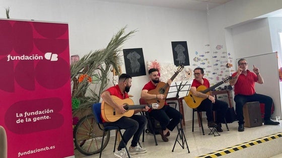 Los usuarios del Centro Residencial vibran con un concierto flamenco