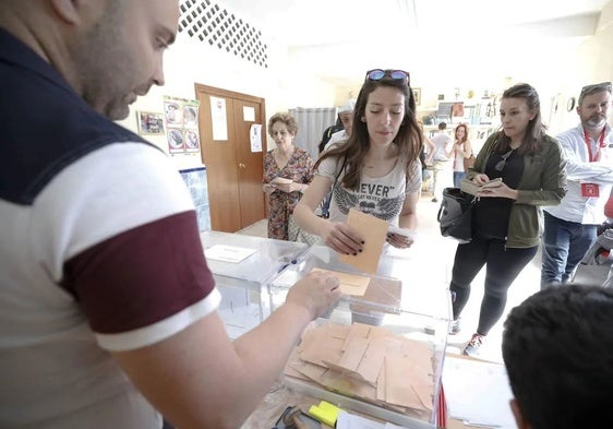 Más de 890.000 extremeños están llamados a las urnas este domingo