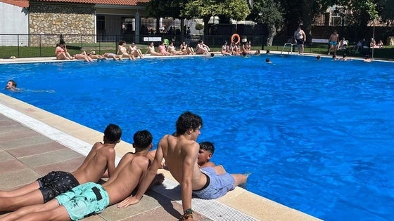 Más de 200 personas inauguran la temporada de baños