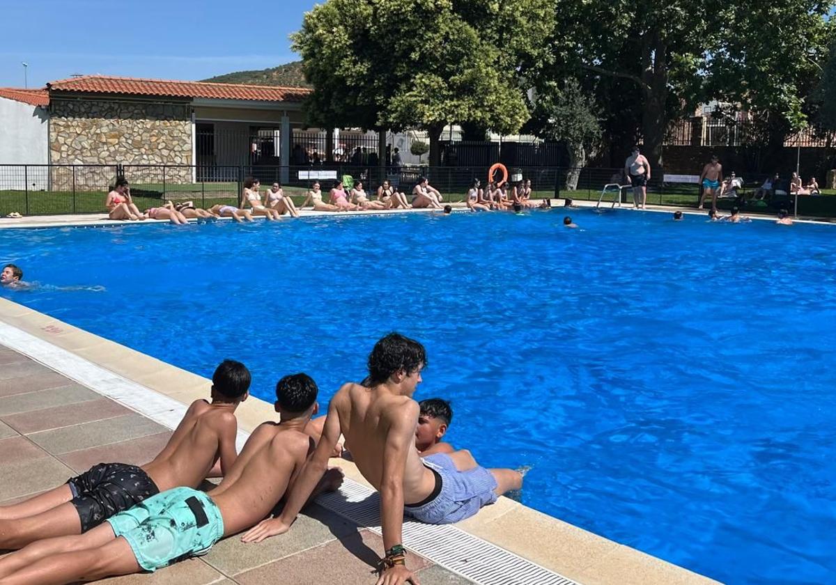 Más de 200 personas inauguran la temporada de baños