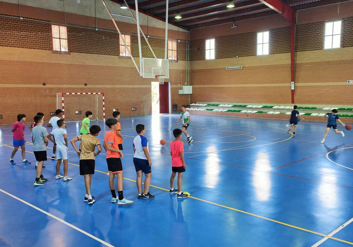 Durante la primera sesión de baloncesto