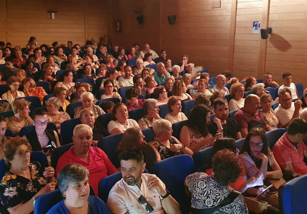 Imagen principal - Algunas imágenes de las representaciones