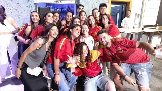 Los valverdeños salieron a la calle a celebrar el triunfo de la Selección