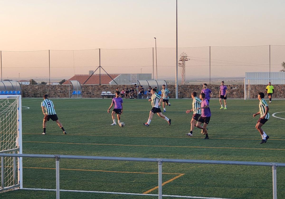 Rayo de Olivenza y EMD Valverde F7 juegan la final del torneo de verano de fútbol 7