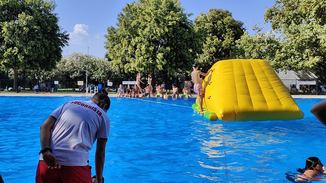 Fiesta acuática en la piscina