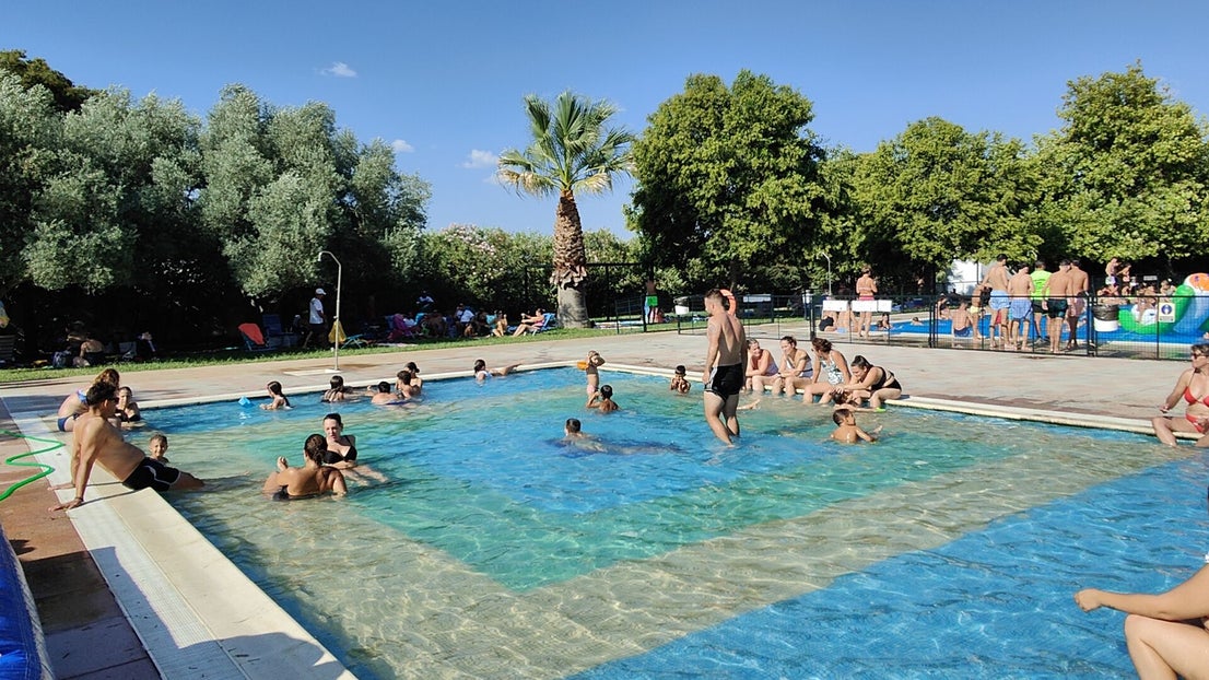 Fiesta acuática en la piscina