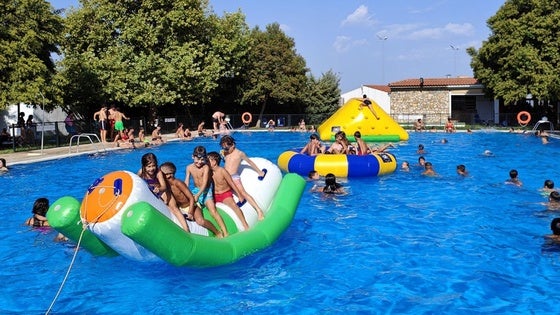 Fiesta acuática en la piscina