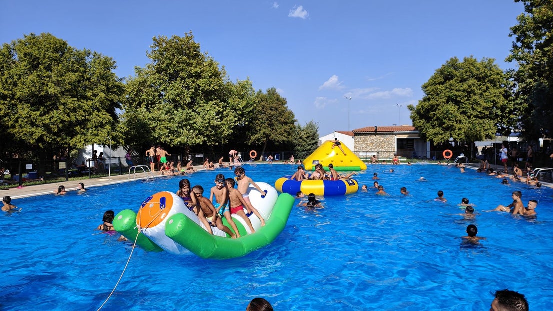 Fiesta acuática en la piscina