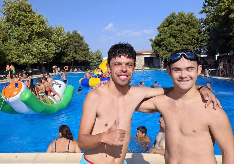 Óscar y Antonio no se perdieron la fiesta acuática