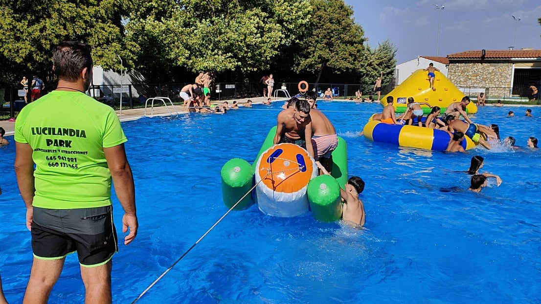 Fiesta acuática en la piscina
