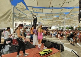 Actuación del grupo oliventino 'A Fuego'