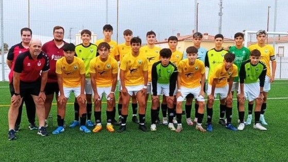 La EMD juvenil comienza la liga recibiendo una contundente derrota