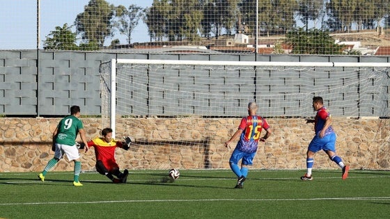 El AD Extremadura vuelve a mojar en el Municipal 'La Era'