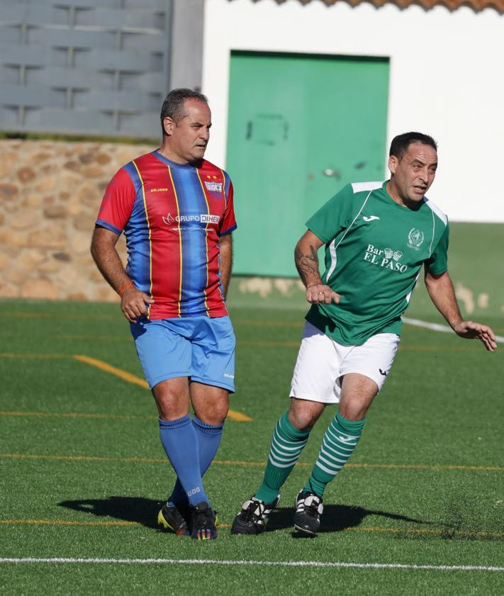 Imagen secundaria 2 - El AD Extremadura vuelve a mojar en el Municipal 'La Era'
