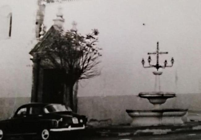 Como era la antigua fuente y su cruz