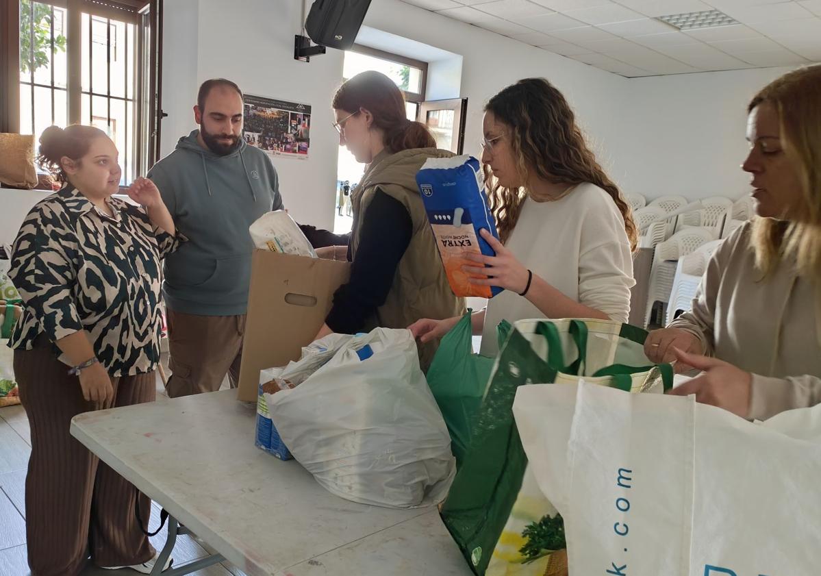 Imagen principal - Durante la jornada del domingo