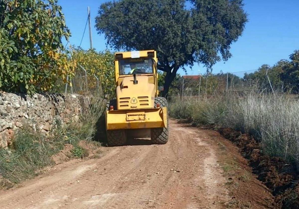 Realizados trabajos de acondicionamiento en caminos rurales del entorno
