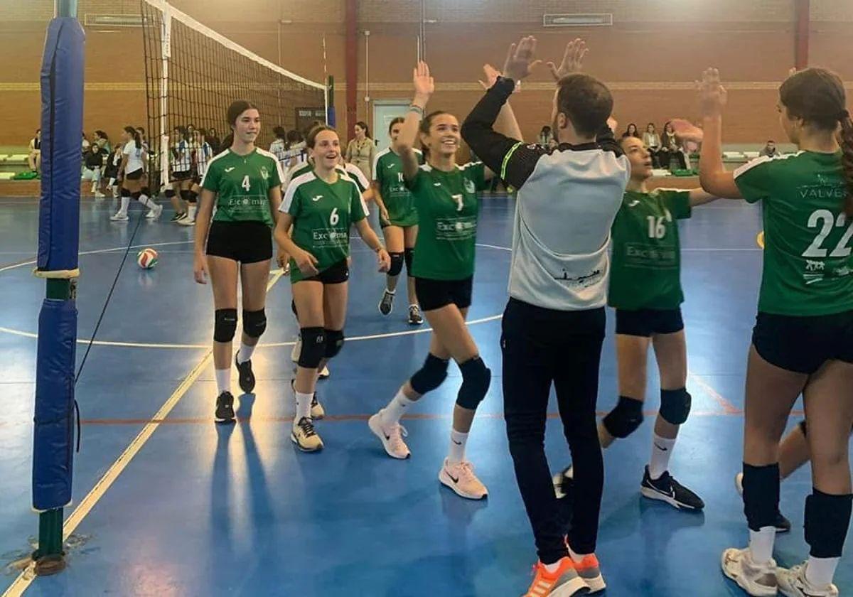 Los equipos de voleibol suman dos derrotas y una victoria