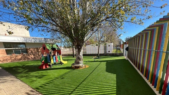 El patio del Centro de Educación Infantil ya luce renovado
