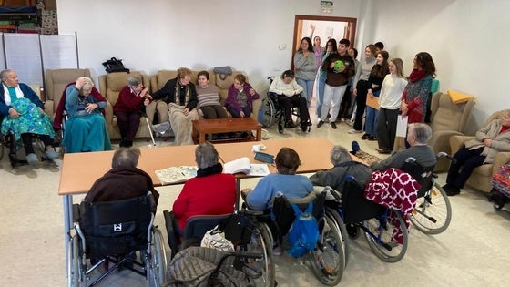 El alumnado del instituto inicia un proyecto en el Centro Residencial Mixto