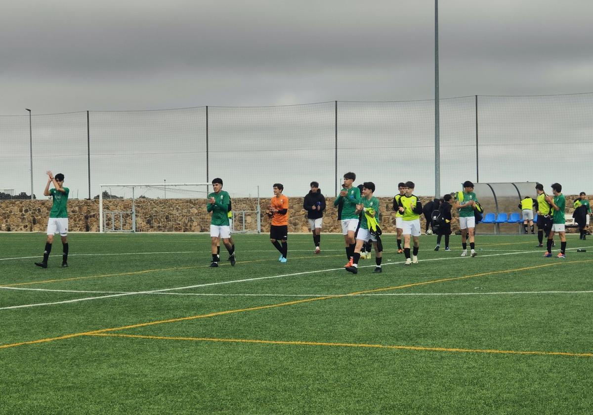 Los cadetes celebran el triunfo ante el Olivenza