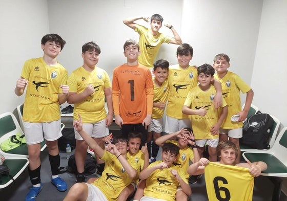 Los infantiles celebran su victoria