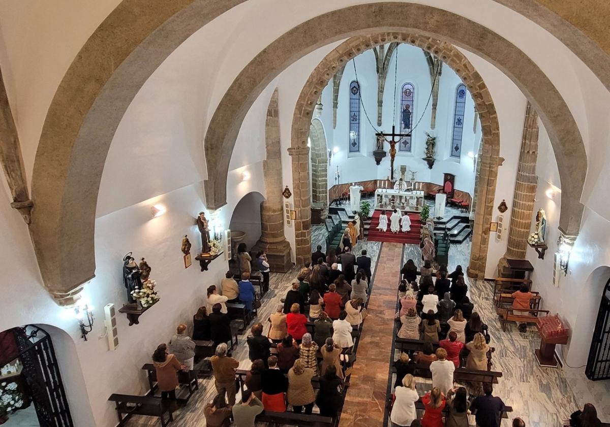 Imagen principal - Algunas imágenes de la misa