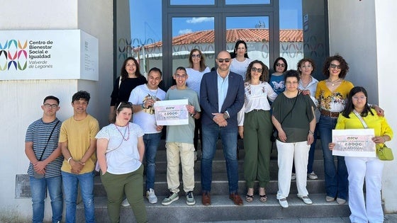 DKV Extremadura entrega 2.000 euros a Adisval