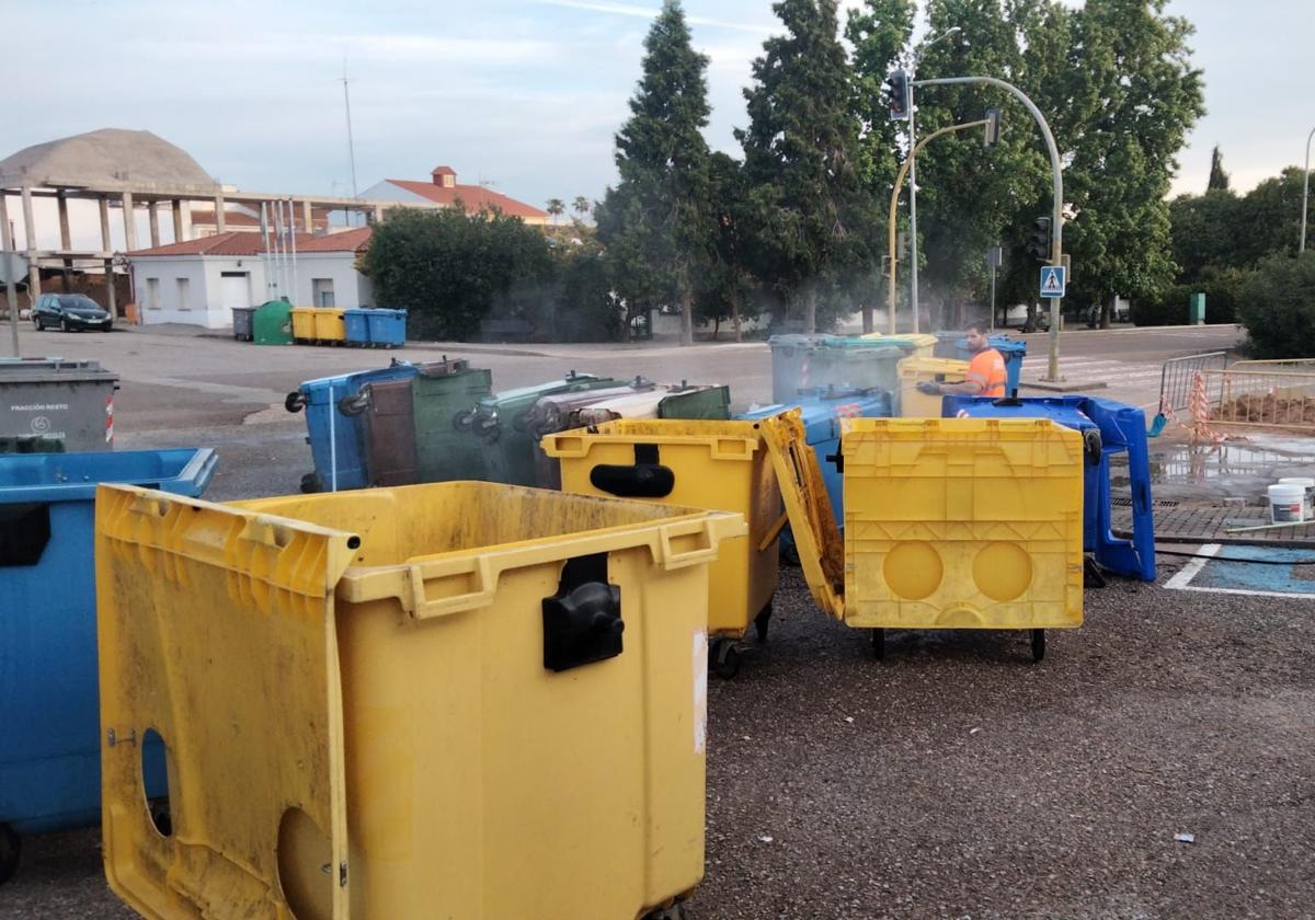 Valverde refuerza la limpieza de los contenedores para mejorar la salubridad y el entorno urbano