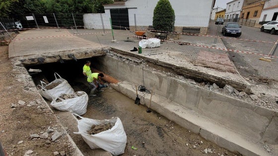 Las obras en el cauce del arroyo mejorarán infraestructuras hidráulicas