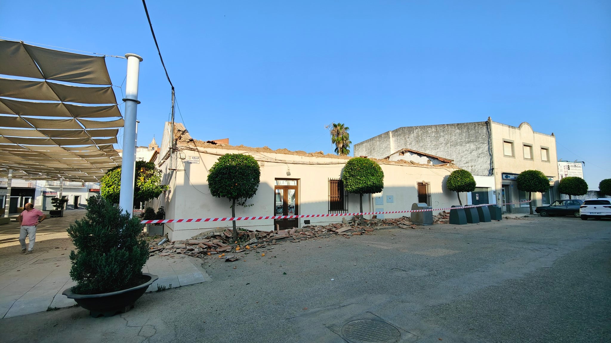 Derrumbe del tejado del salón de la Casa del Pueblo