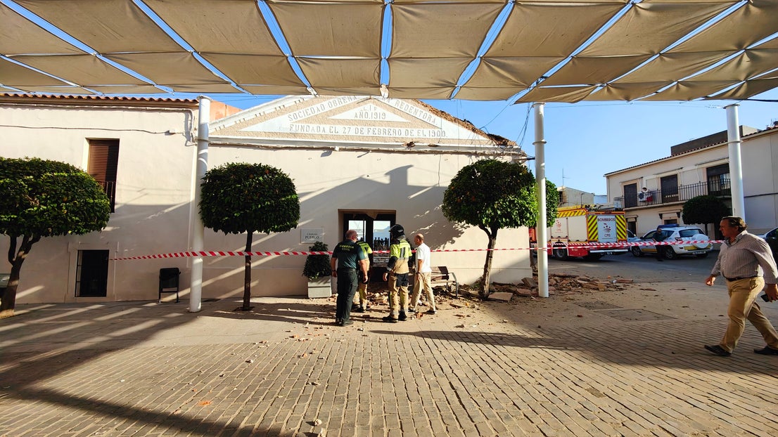Derrumbe del tejado del salón de la Casa del Pueblo