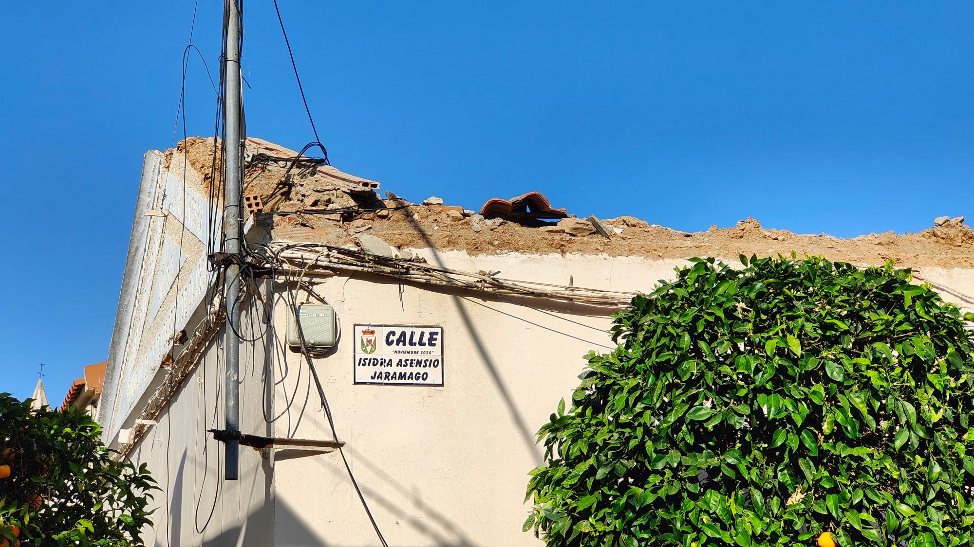 Derrumbe del tejado del salón de la Casa del Pueblo