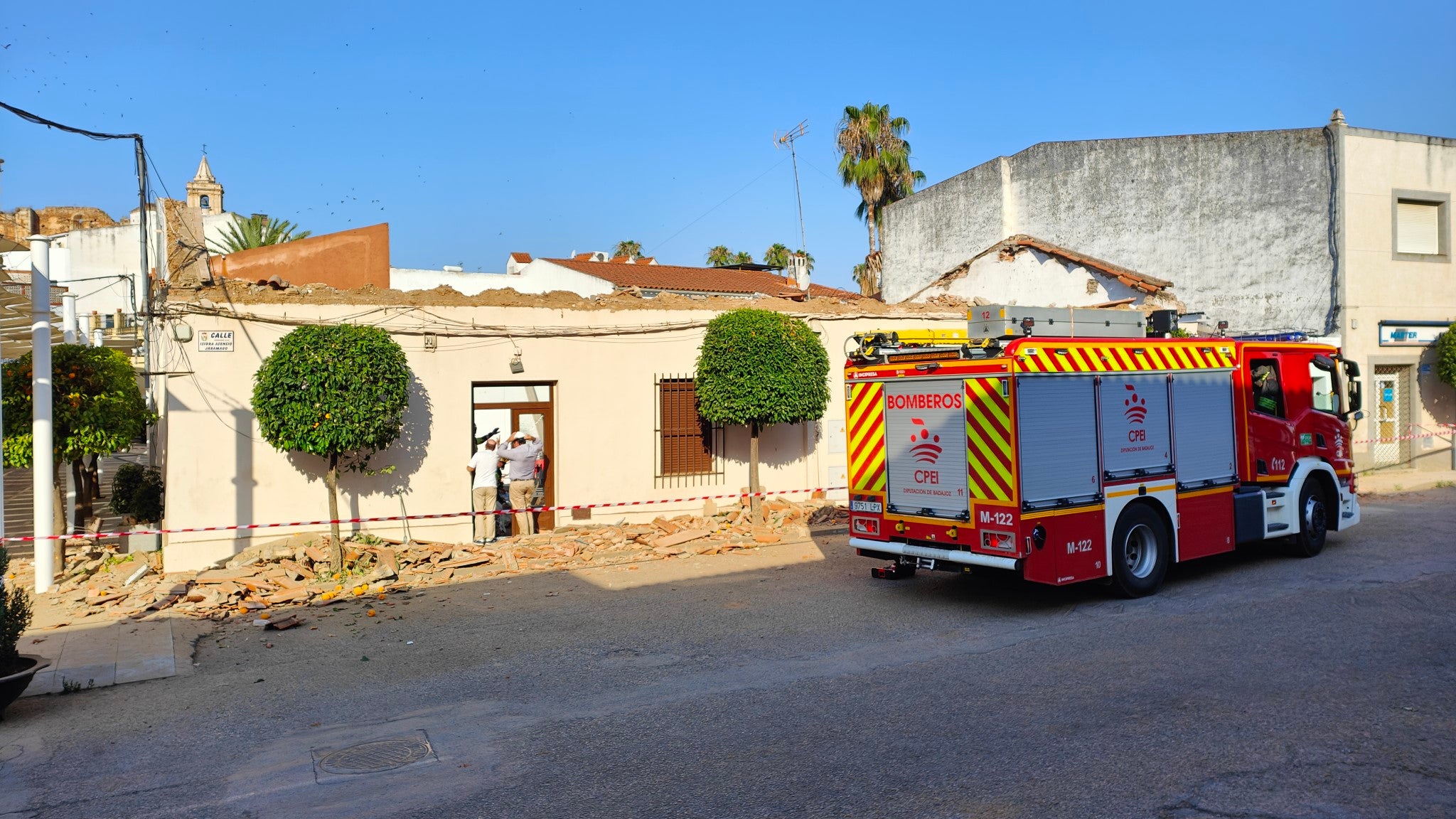 Derrumbe del tejado del salón de la Casa del Pueblo