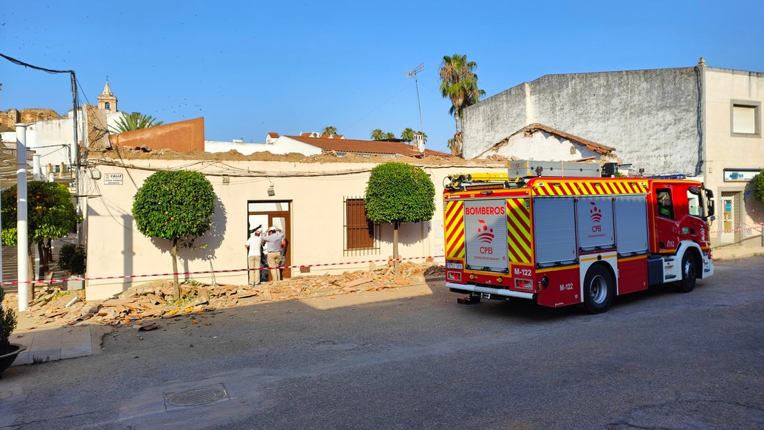 Derrumbe del tejado del salón de la Casa del Pueblo