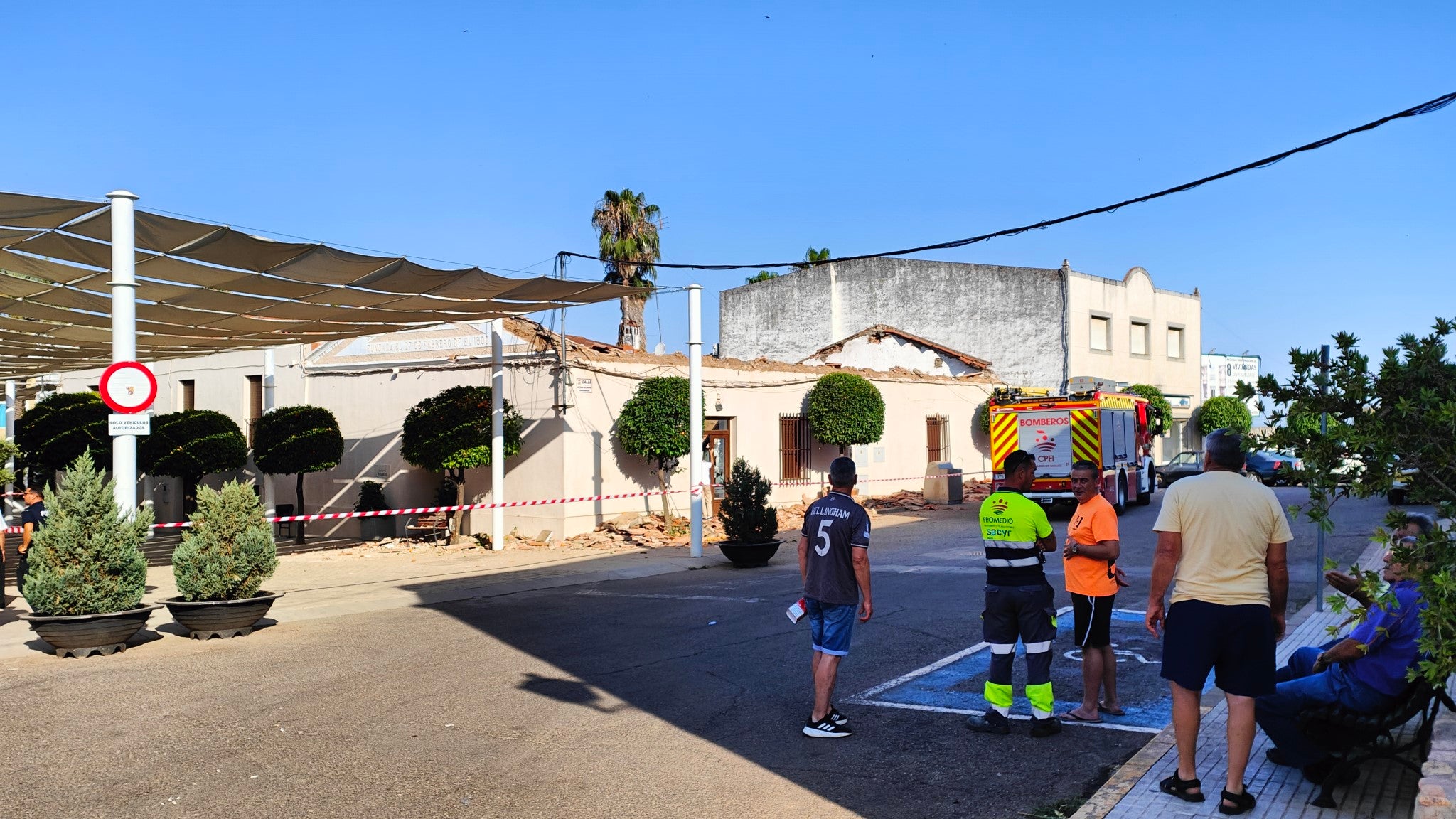 Derrumbe del tejado del salón de la Casa del Pueblo