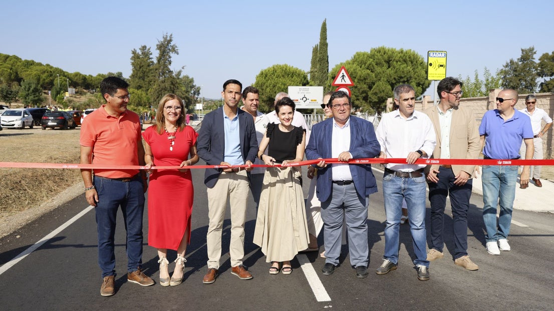 Inauguración de la Carretera BA-006