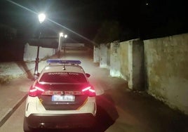 Patrulla de la Guardia Civil en el lugar del suceso