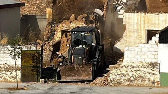 Comienzan a demoler los inmuebles de la plaza de las Piletas