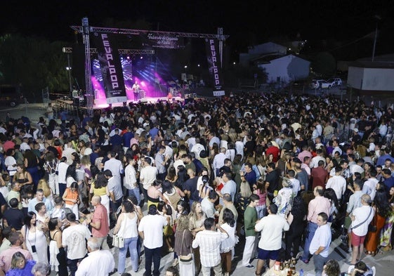 Valverdeños y visitantes se divierten durante los conciertos