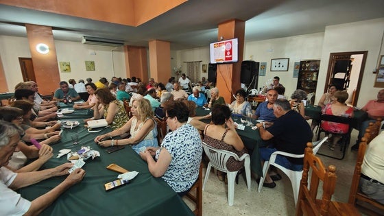Los mayores disfrutan de su tradicional cena de convivencia