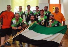 José María López Visiga, junto a su equipo